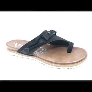 Very G Carina Black Toe Loop Sandal